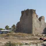 Sulla nostra sinistra, affacciata su una conca naturale, si trova Torre Cintola: � una delle sei antiche torri d�avvistamento ancora presenti in terra di Bari, costruite nel Cinquecento per contrastare le invasioni da parte di corsari e pirati